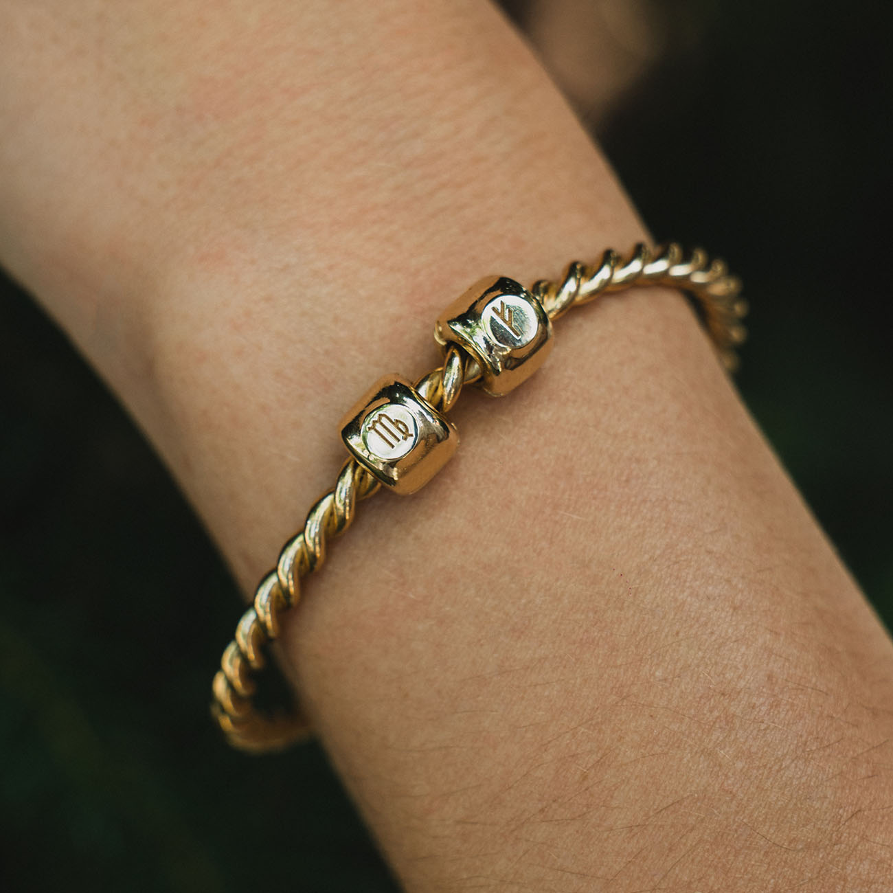 Charms con el signo zodiacal Virgo (♍︎) Latón bañado en oro