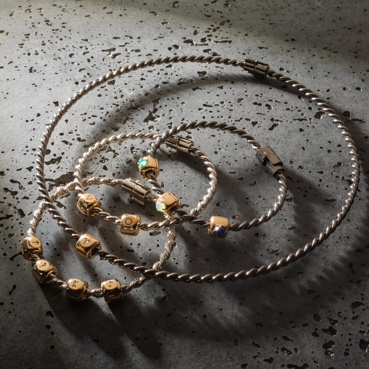 Srebrny naszyjnik tensorowy pokryty platyną ze srebra próby 925 - Kubit Zaginiony (177 MHz)