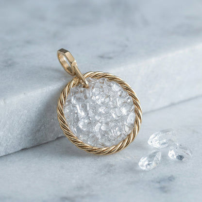 Amulet tensorowy z Kryształem Górskim – Mosiądz pozłacany