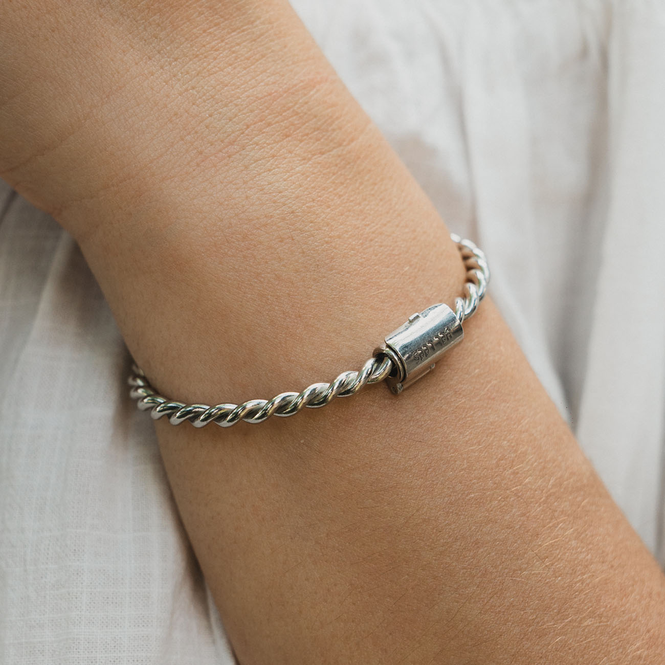 Silver-colored copper tensor bracelet - <tc>cubit</tc> Royal (144 MHz)