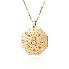 Collar con colgante Puerta del León 8.8 en color dorado – Amuleto del Alma