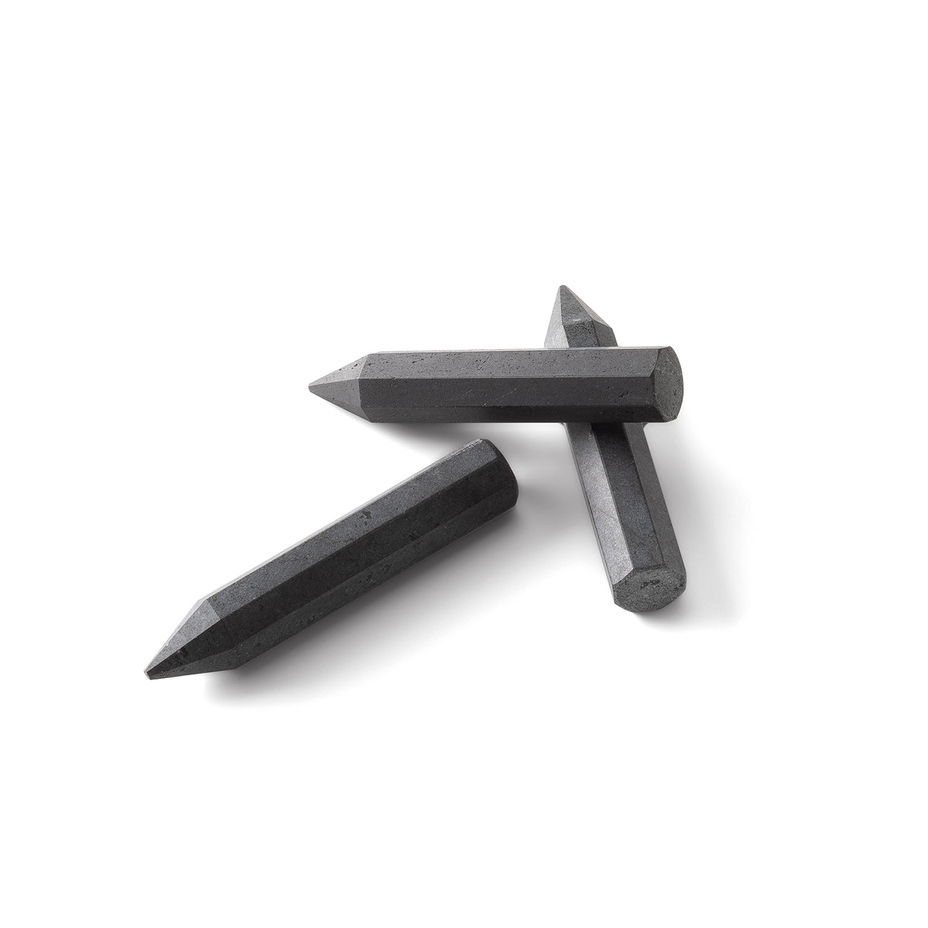 Zawieszka z Czarnym Turmalinem – Mosiądz pokryty platyną